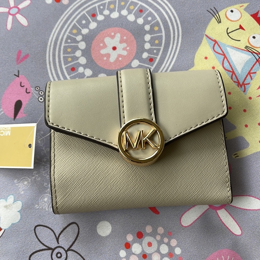 MICHAEL KORS CARMEN MEDIUM LOGO AND FAUX LEATHER WALLET LIGHT SAND - Picture 15 of 16